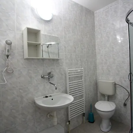 Europa 招待所 Štúrovo